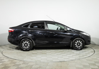 Подержанный автомобиль Ford Fiesta Sedan 2015 года (4 фото)