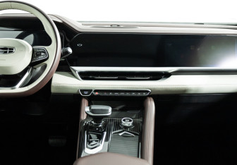 Подержанный автомобиль Geely Monjaro 2023 года (14 фото)