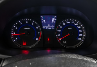 Подержанный автомобиль Hyundai Solaris Sedan 2012 года (17 фото)