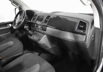Подержанный автомобиль Volkswagen Caravelle 2018 года (13 фото)