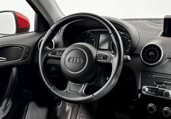 Подержанный автомобиль Audi A1 2015 года (18 фото)