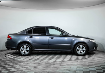 Подержанный автомобиль Kia Magentis 2009 года (4 фото)