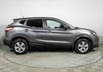 Подержанный автомобиль Nissan Qashqai 2016 года (4 фото)