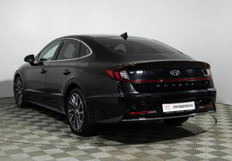 Подержанный автомобиль Hyundai Sonata 2021 года (7 фото)