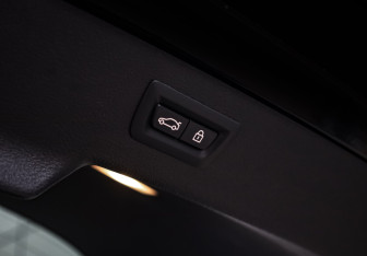 Подержанный автомобиль BMW X6 2015 года (29 фото)