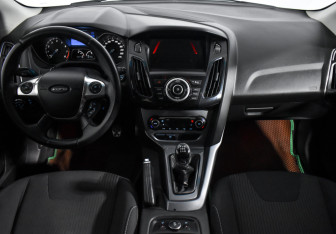 Подержанный автомобиль Ford Focus Hatchback 2012 года (14 фото)