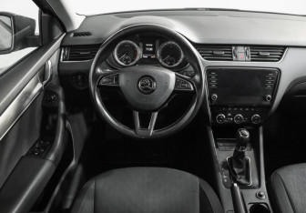 Подержанный автомобиль Skoda Octavia Liftback 2018 года (11 фото)