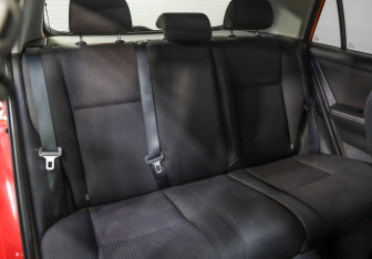 Подержанный автомобиль Toyota Corolla Hatchback 2006 года (20 фото)