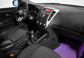 Подержанный автомобиль Kia Ceed Wagon 2010 года (15 фото)