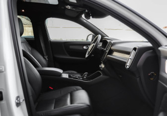 Подержанный автомобиль Volvo XC40 2021 года (27 фото)