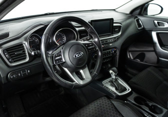 Подержанный автомобиль Kia Ceed Wagon 2019 года (11 фото)