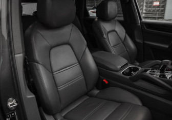 Подержанный автомобиль Porsche Cayenne 2020 года (28 фото)