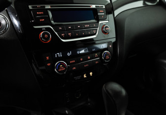 Подержанный автомобиль Nissan X-Trail 2017 года (16 фото)