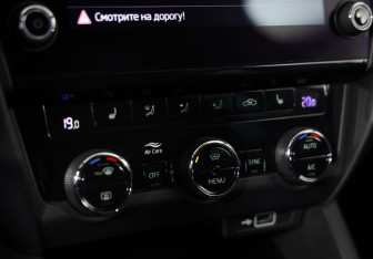 Подержанный автомобиль Skoda Octavia Liftback 2018 года (14 фото)