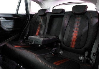 Подержанный автомобиль BMW X1 2017 года (26 фото)