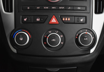 Подержанный автомобиль Kia Ceed Wagon 2011 года (15 фото)