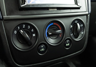 Подержанный автомобиль Ford Fiesta Hatchback 2008 года (15 фото)