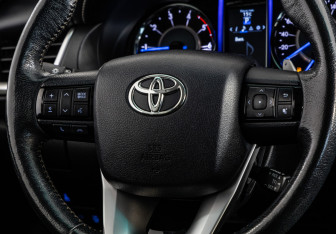 Подержанный автомобиль Toyota Fortuner 2017 года (12 фото)