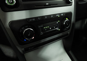 Подержанный автомобиль Skoda Octavia Liftback 2013 года (16 фото)