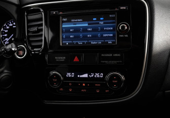 Подержанный автомобиль Mitsubishi Outlander 2016 года (12 фото)