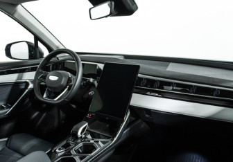 Подержанный автомобиль Geely Atlas 2023 года (9 фото)