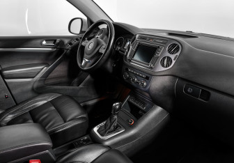Подержанный автомобиль Volkswagen Tiguan 2015 года (14 фото)