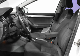 Подержанный автомобиль Skoda Octavia Liftback 2016 года (11 фото)