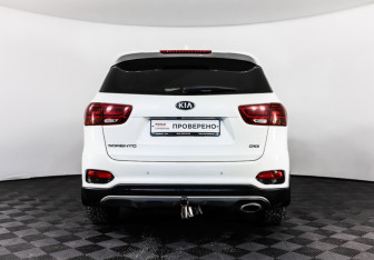Подержанный автомобиль Kia Sorento 2018 года (6 фото)