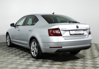 Подержанный автомобиль Skoda Octavia Liftback 2019 года (7 фото)