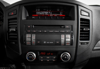 Подержанный автомобиль Mitsubishi Pajero 2014 года (16 фото)