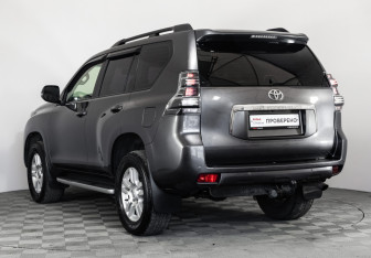 Подержанный автомобиль Toyota Land Cruiser Prado 2013 года (8 фото)