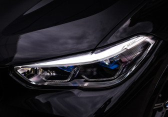 Подержанный автомобиль BMW X5 2021 года (11 фото)