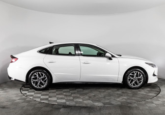 Подержанный автомобиль Hyundai Sonata 2020 года (5 фото)