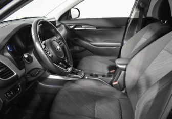 Подержанный автомобиль Kia Seltos 2021 года (10 фото)