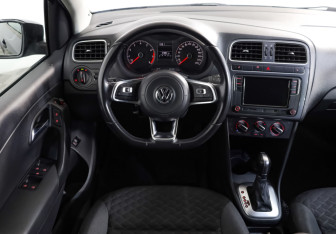 Подержанный автомобиль Volkswagen Polo Sedan 2018 года (11 фото)