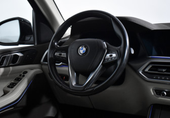 Подержанный автомобиль BMW X5 2019 года (17 фото)