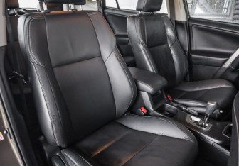 Подержанный автомобиль Toyota RAV4 2017 года (25 фото)