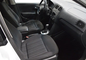 Подержанный автомобиль Volkswagen Polo Sedan 2015 года (12 фото)