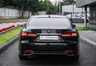 Подержанный автомобиль Lexus LS 2021 года (7 фото)