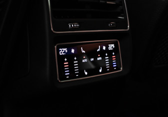 Подержанный автомобиль Audi SQ8 2021 года (28 фото)