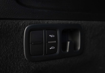 Подержанный автомобиль Audi Q7 2015 года (38 фото)