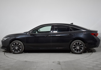Подержанный автомобиль Toyota Avalon 2022 года (8 фото)