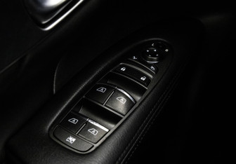 Подержанный автомобиль Infiniti M Sedan 2012 года (23 фото)