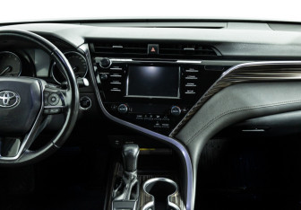 Подержанный автомобиль Toyota Camry Sedan 2018 года (14 фото)