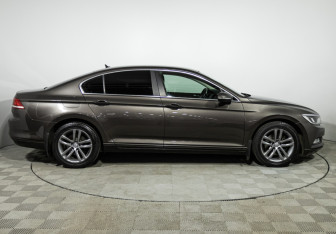 Подержанный автомобиль Volkswagen Passat Sedan 2017 года (4 фото)