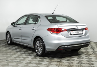 Подержанный автомобиль Citroen C4 Sedan 2015 года (7 фото)