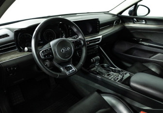 Подержанный автомобиль Kia K5 2020 года (11 фото)