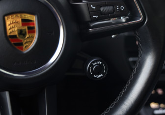 Подержанный автомобиль Porsche Macan 2021 года (19 фото)