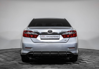 Подержанный автомобиль Toyota Camry Sedan 2013 года (7 фото)