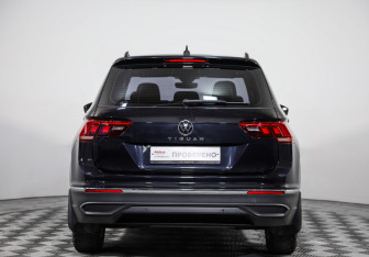 Подержанный автомобиль Volkswagen Tiguan 2021 года (6 фото)
